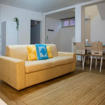 Apartment Viale Sardegna - Basement House *